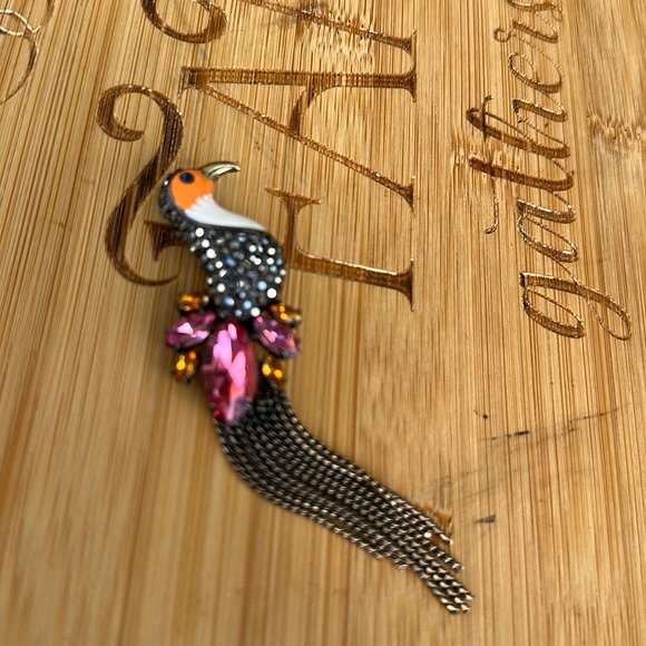 Banana Republic Parrot Brooch - Picture 13 of 15